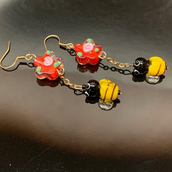 23 Wildwood Rose Jewelry - Flowers Bumble Bees Summer Garden Glass Beads Handmade Pierced Earrings LR142